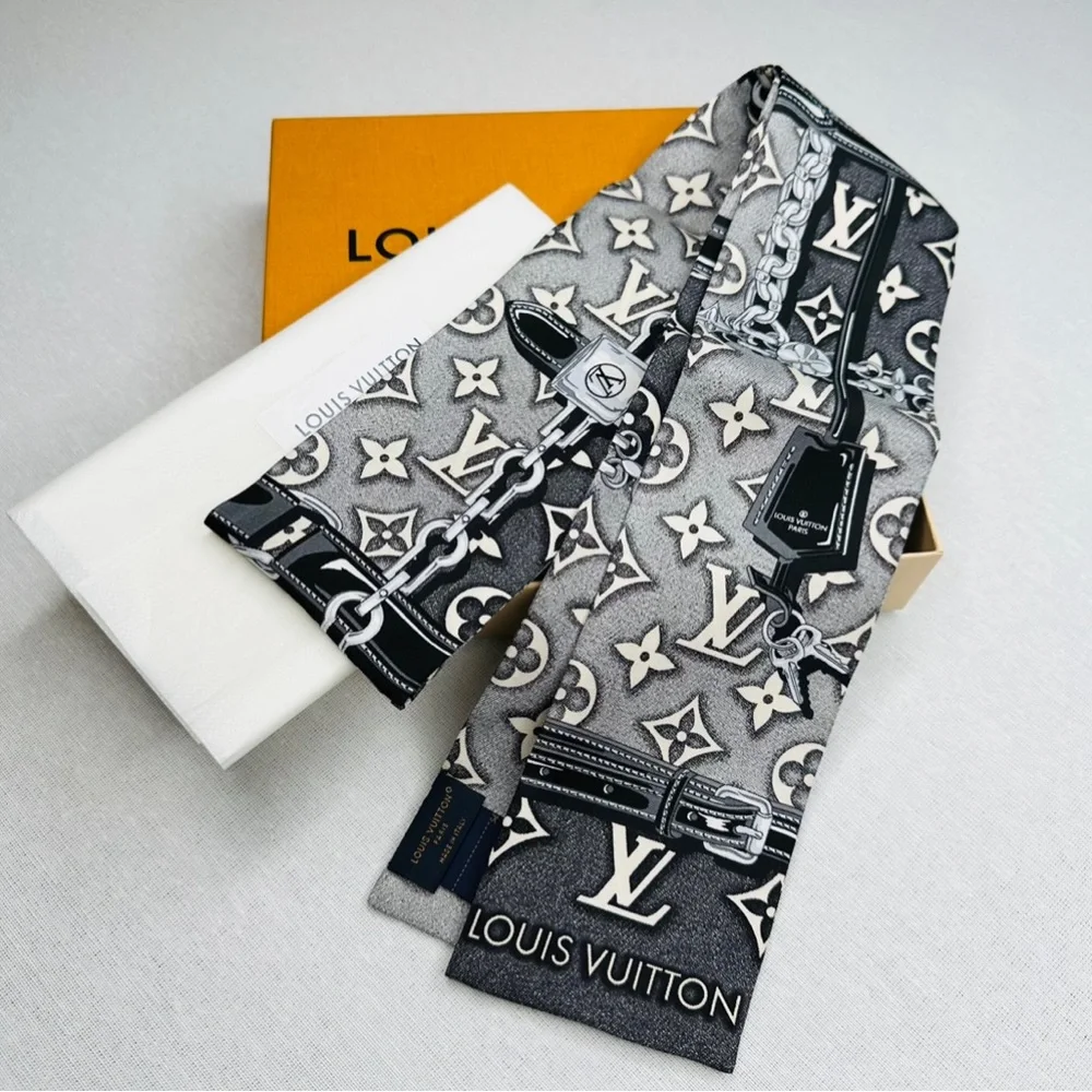 ๐๏ธ๐๏ธ LOUIS VUITTON MONOGRAM JACQUARD DENIM BANDEAU ๐ฅ๐ฅHIGHLY DESIRED SOLD OUT - Picture 7 of 9